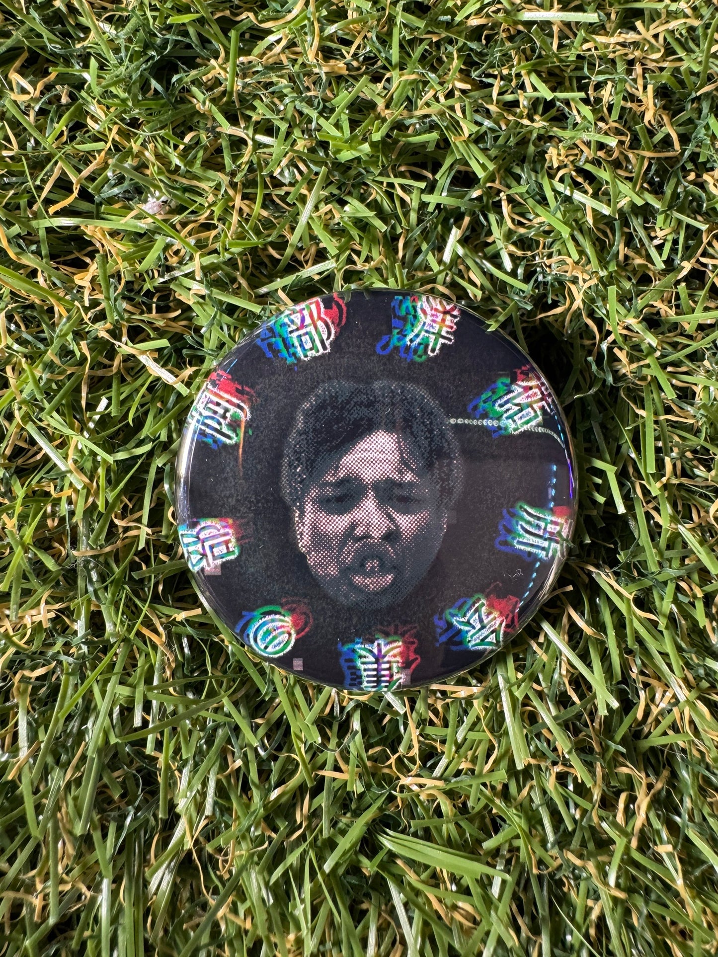 阿部黒顔缶バッジ